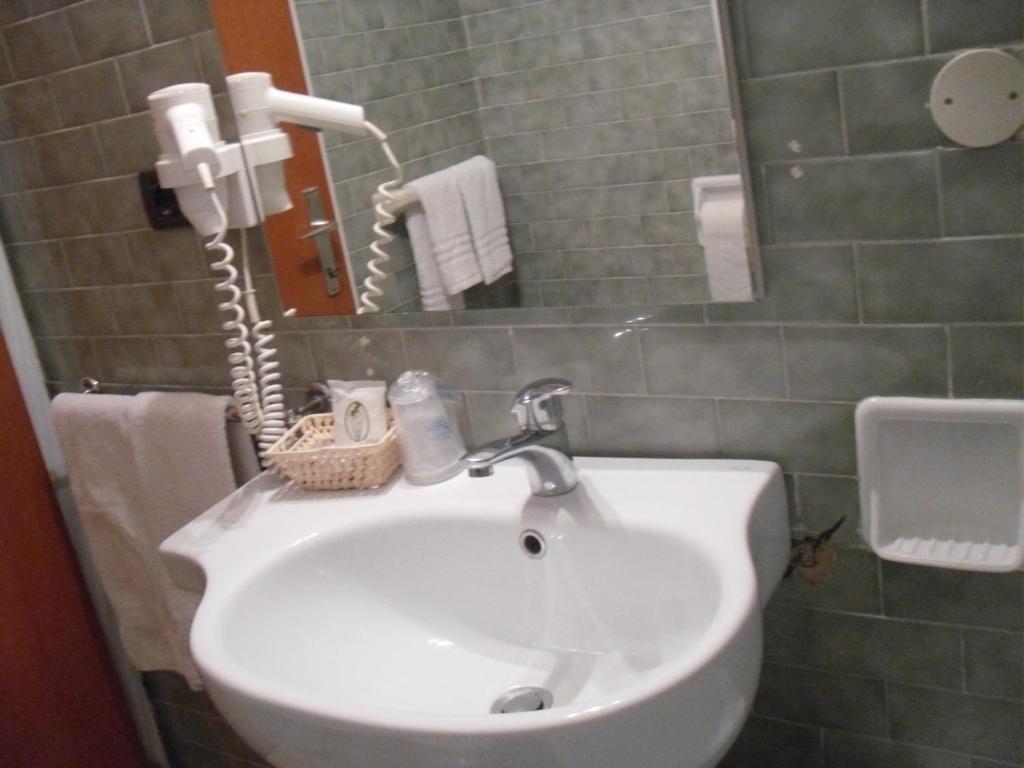 Hotel Garni Bellavista Calceranica al Lago Habitación foto